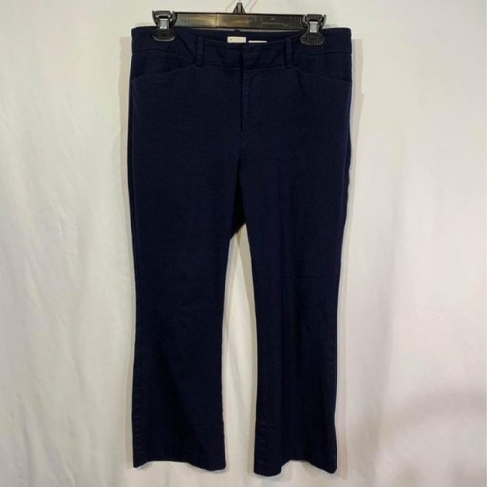 Womans wide leg 3/4 pants. Navy blue. Stretch fabric. Pockets. New condition.